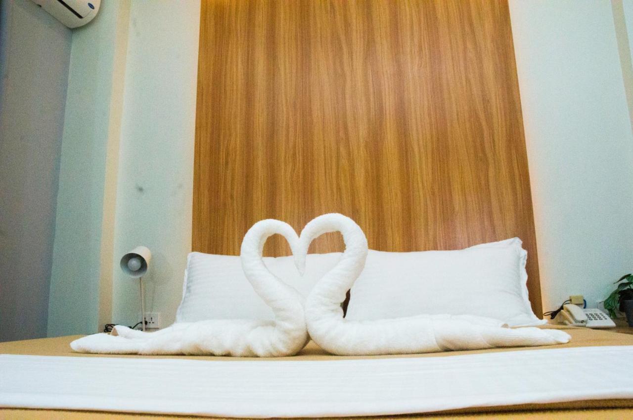 Elti Suites By Bluebookers Angeles Esterno foto