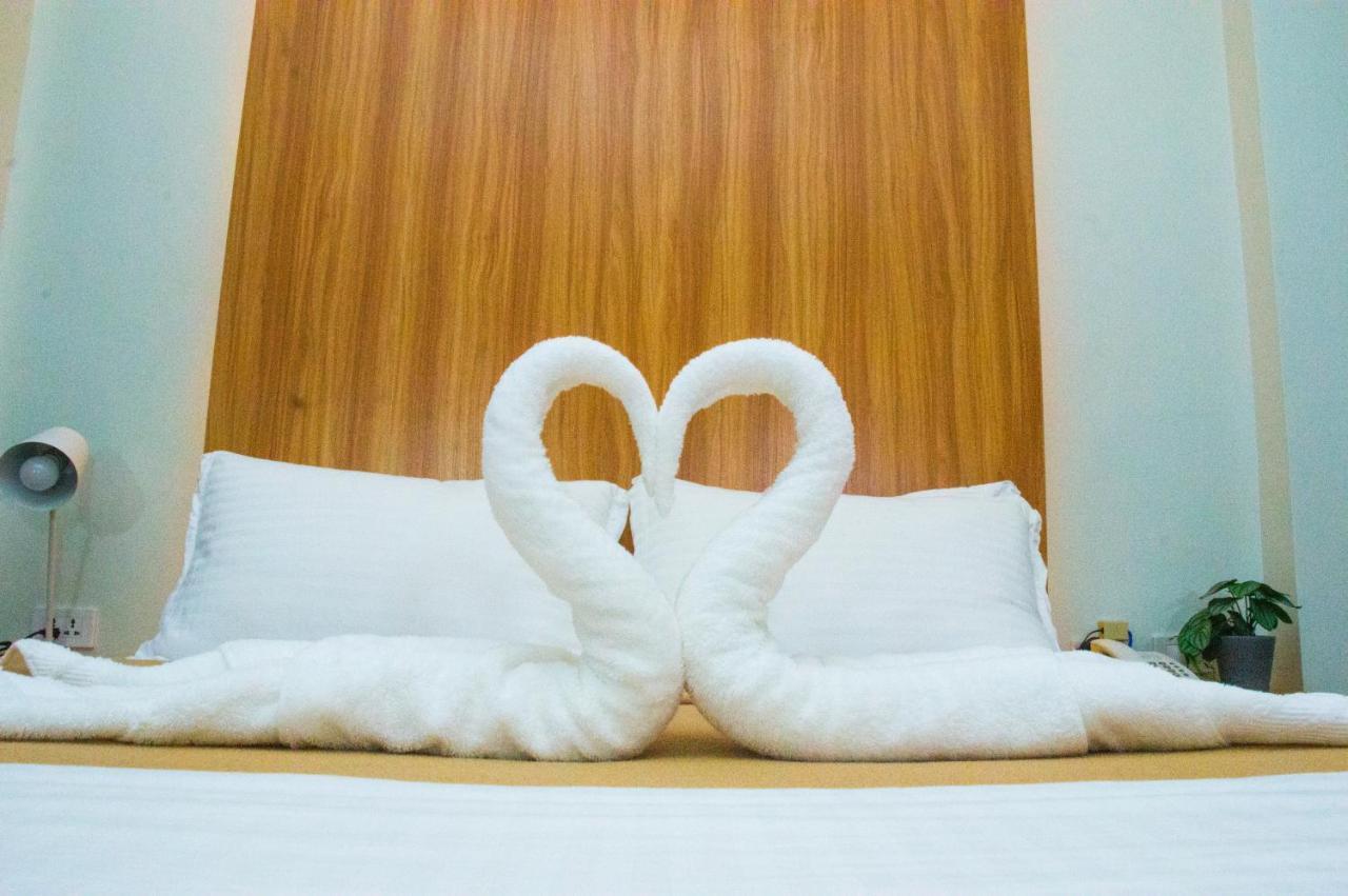 Elti Suites By Bluebookers Angeles Esterno foto